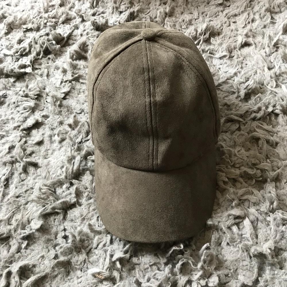 Olive suede baseball cap ✨✨